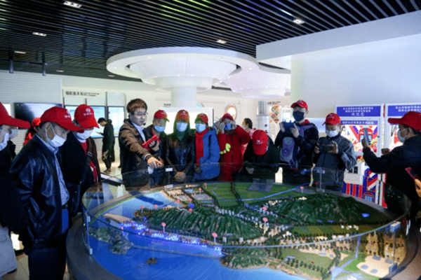 連云港多位市民“探秘”輻射環(huán)境監(jiān)測(cè)站！